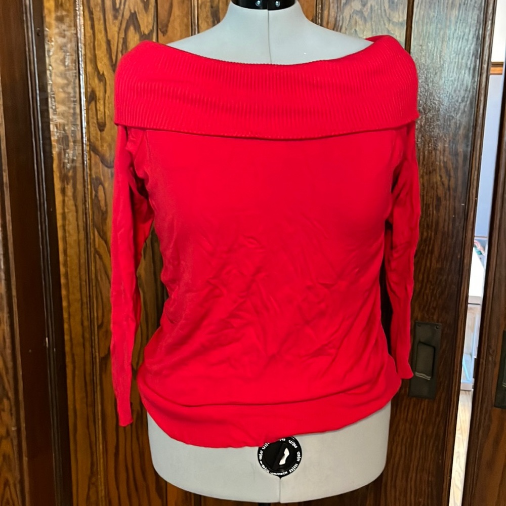 Off shoulder sleeve